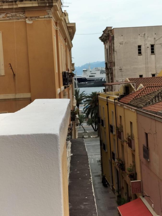 Rosa'S Apartment With Terrace Cagliari Exterior foto