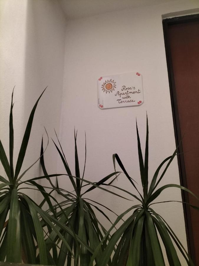 Rosa'S Apartment With Terrace Cagliari Exterior foto