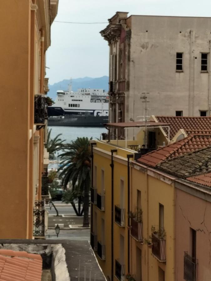 Rosa'S Apartment With Terrace Cagliari Exterior foto