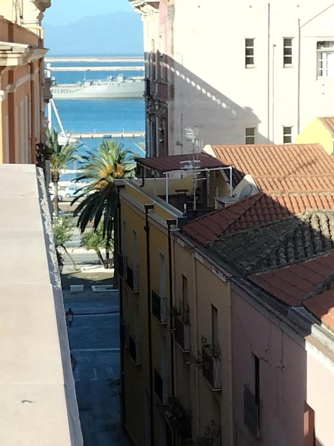 Rosa'S Apartment With Terrace Cagliari Exterior foto