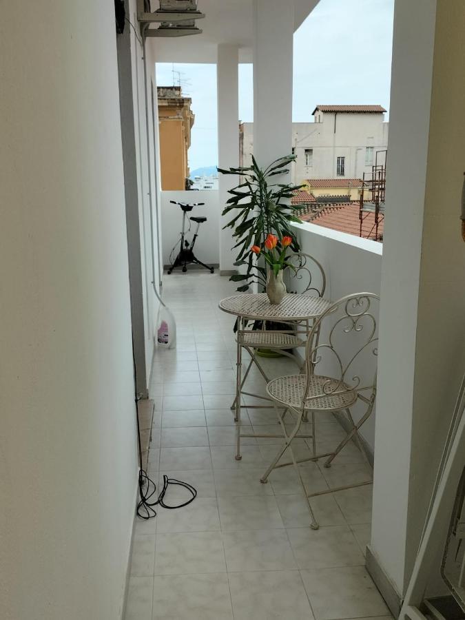 Rosa'S Apartment With Terrace Cagliari Exterior foto