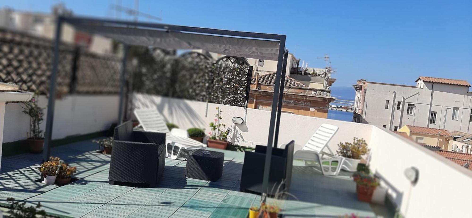 Rosa'S Apartment With Terrace Cagliari Exterior foto