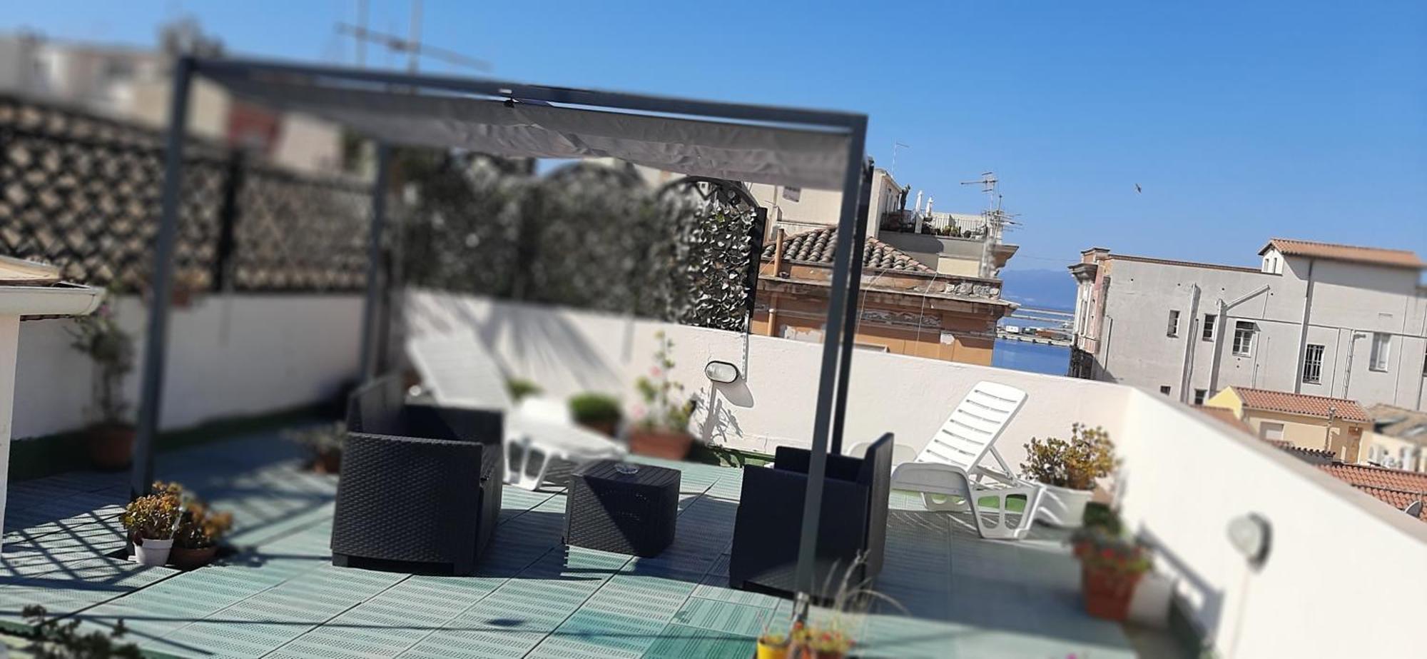 Rosa'S Apartment With Terrace Cagliari Exterior foto