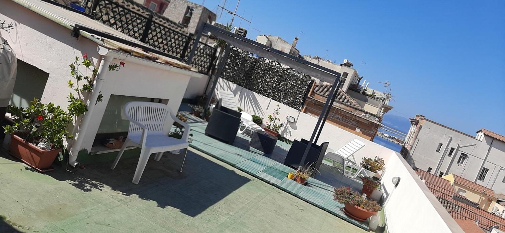 Rosa'S Apartment With Terrace Cagliari Exterior foto